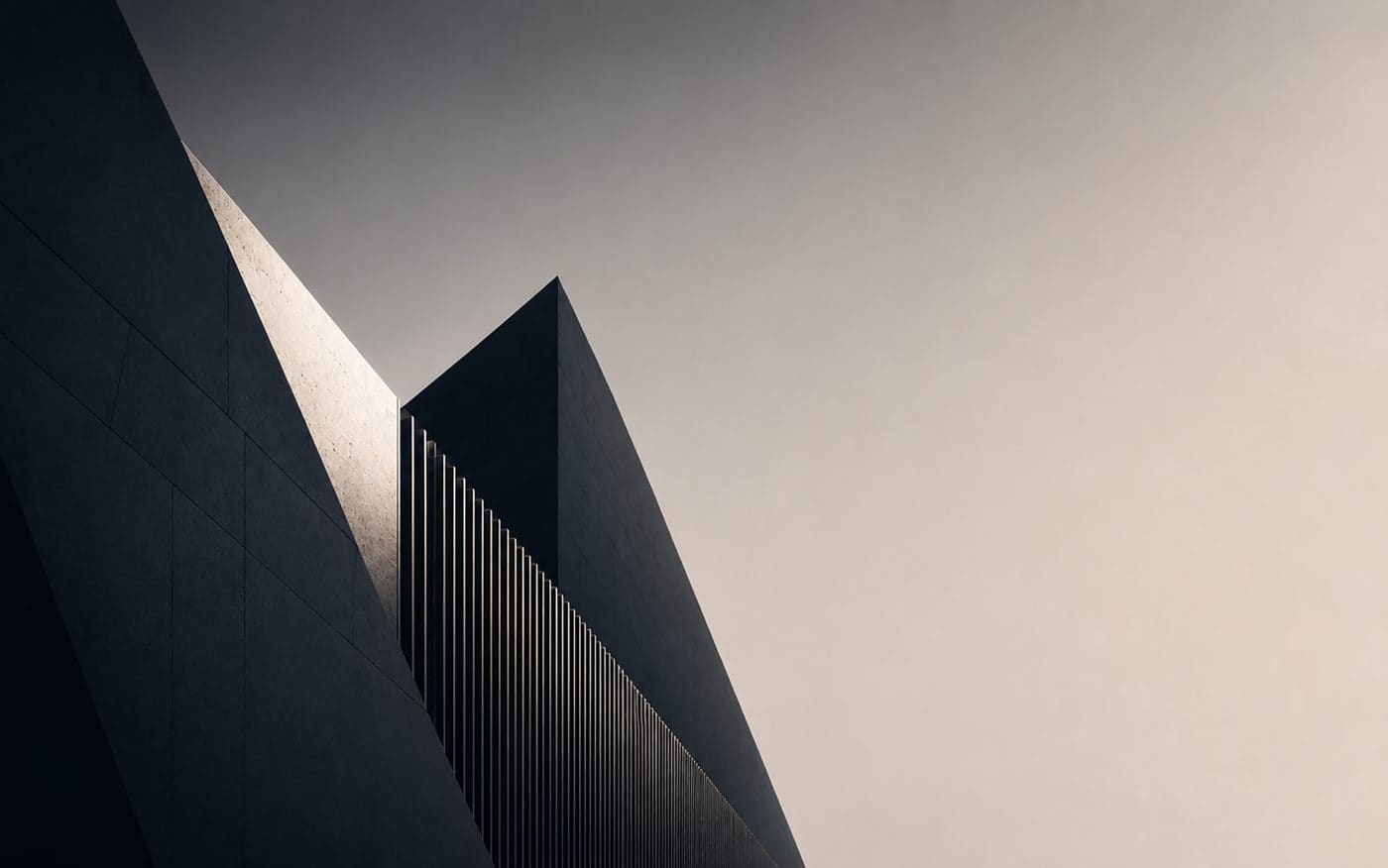 Abstrakte Architekturaufnahme mit klaren geometrischen Linien